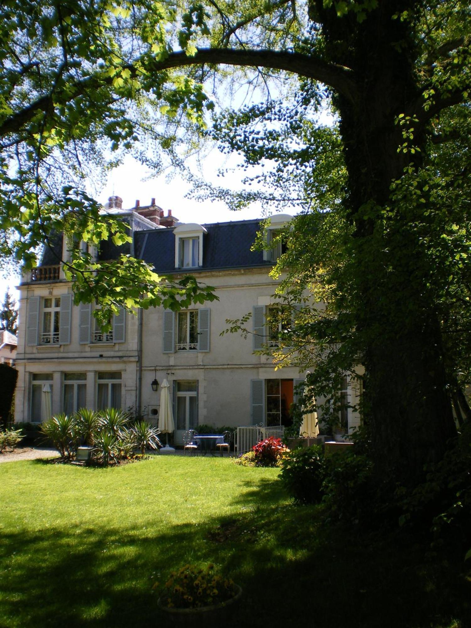 Hotel Les Marechaux Осер Екстер'єр фото
